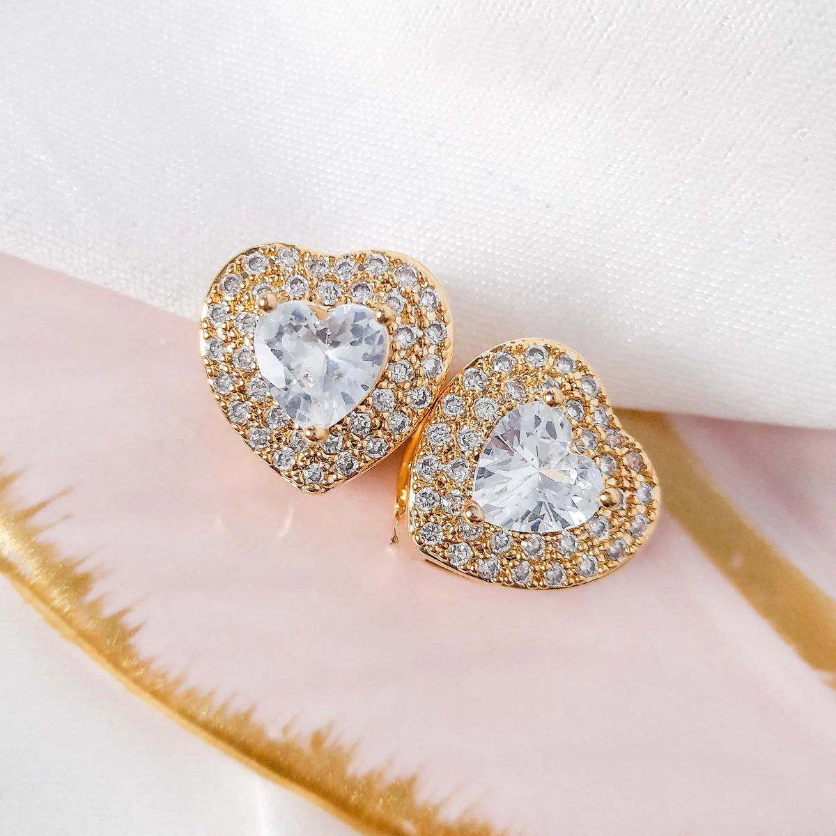 Brinco Argola Coração Zircônia e Micro Cravejada Folheado Ouro 18K