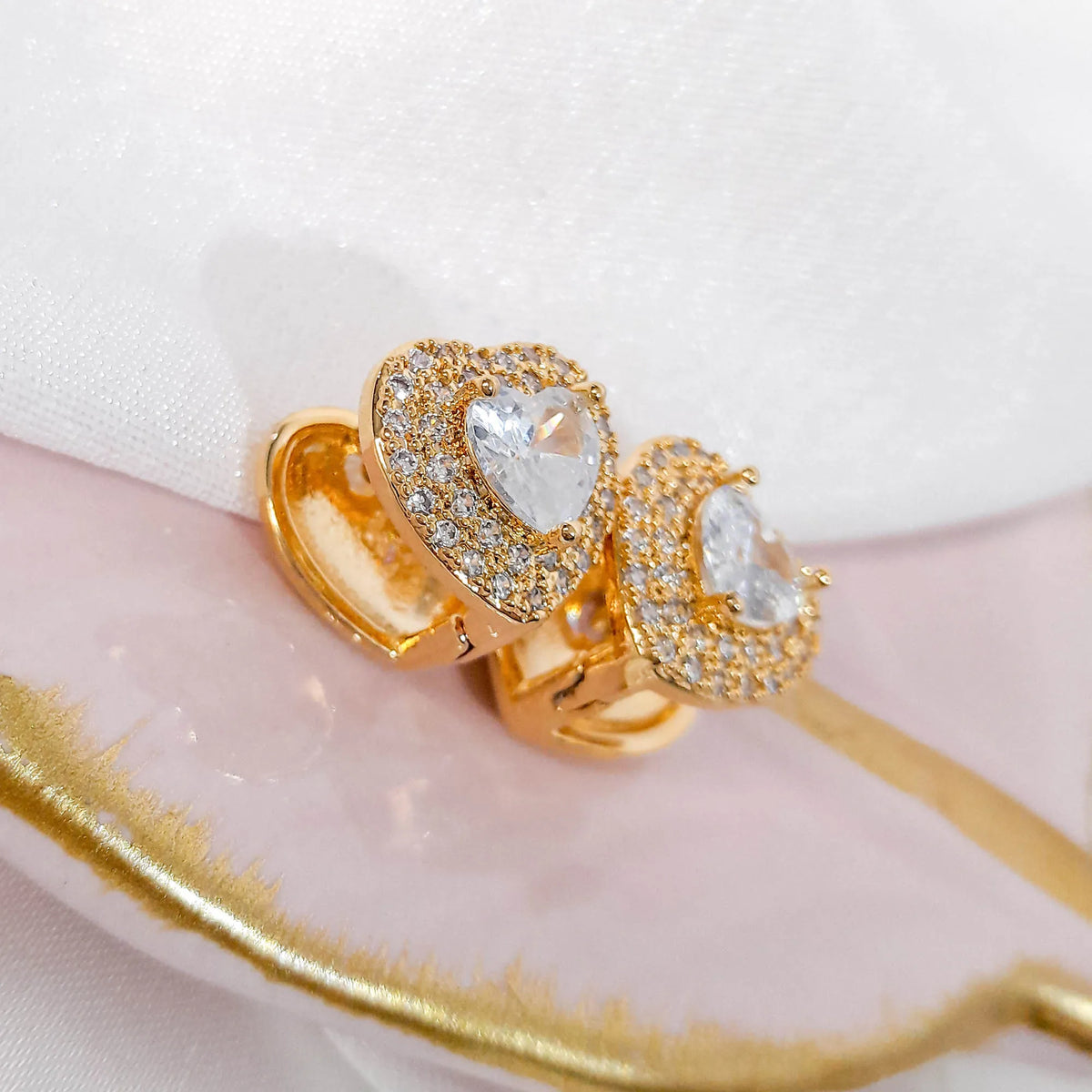 Brinco Argola Coração Zircônia e Micro Cravejada Folheado Ouro 18K